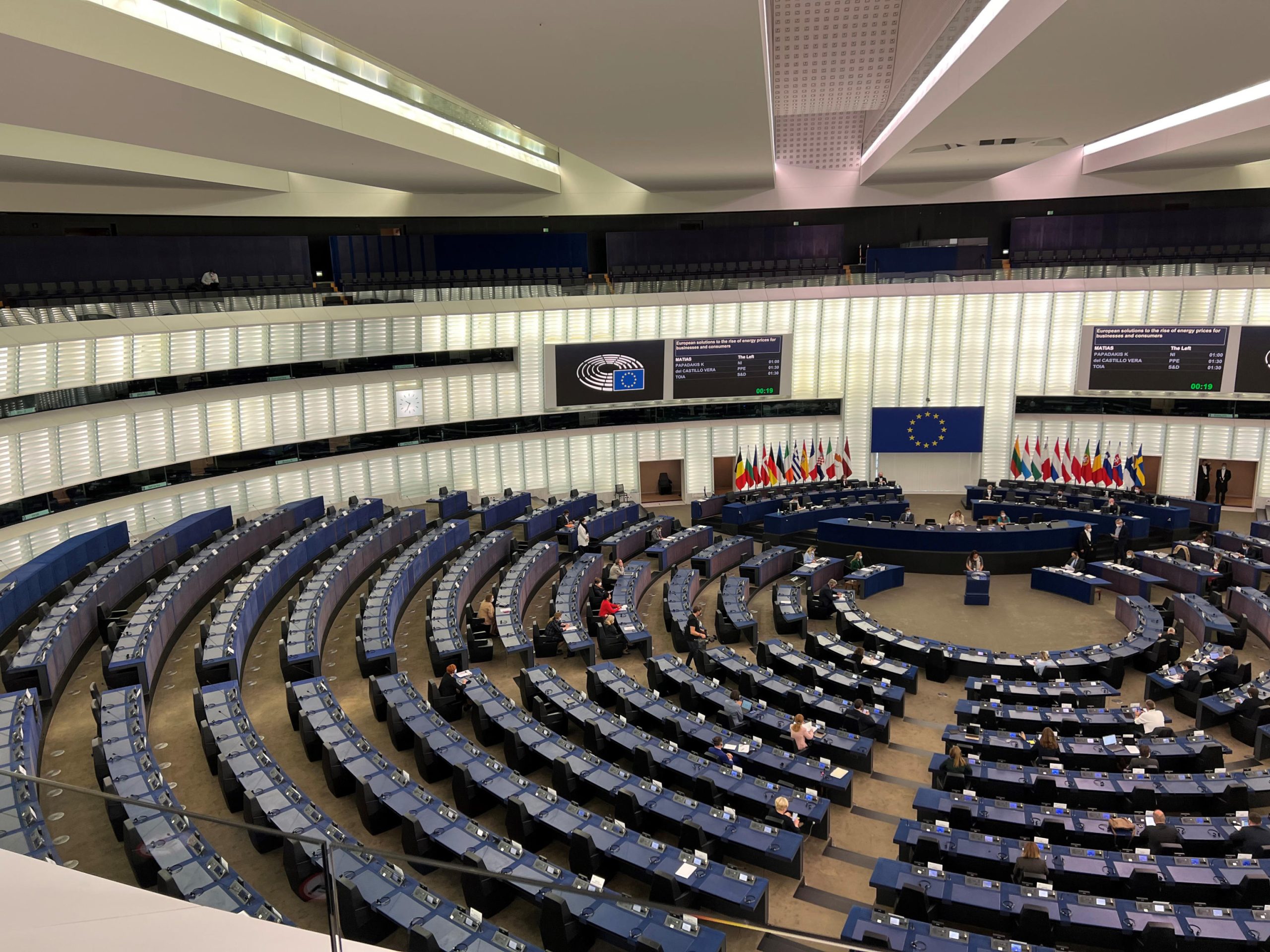 L'europarlamento condanna la retorica anti-Lgbtiq di Italia, Ungheria e Polonia
