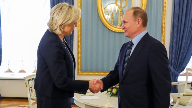 Con Le Pen all'Eliseo Putin oltre al Donbass potrebbe prendere anche Parigi