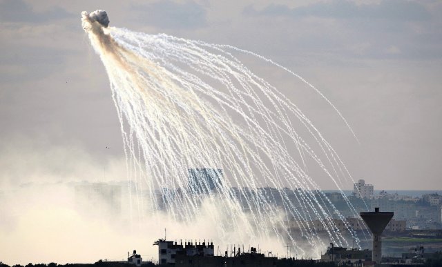 Le autorità ucraine denunciano: "La Russia ha usato bombe al fosforo su un villaggio a Zaporizhzhia"