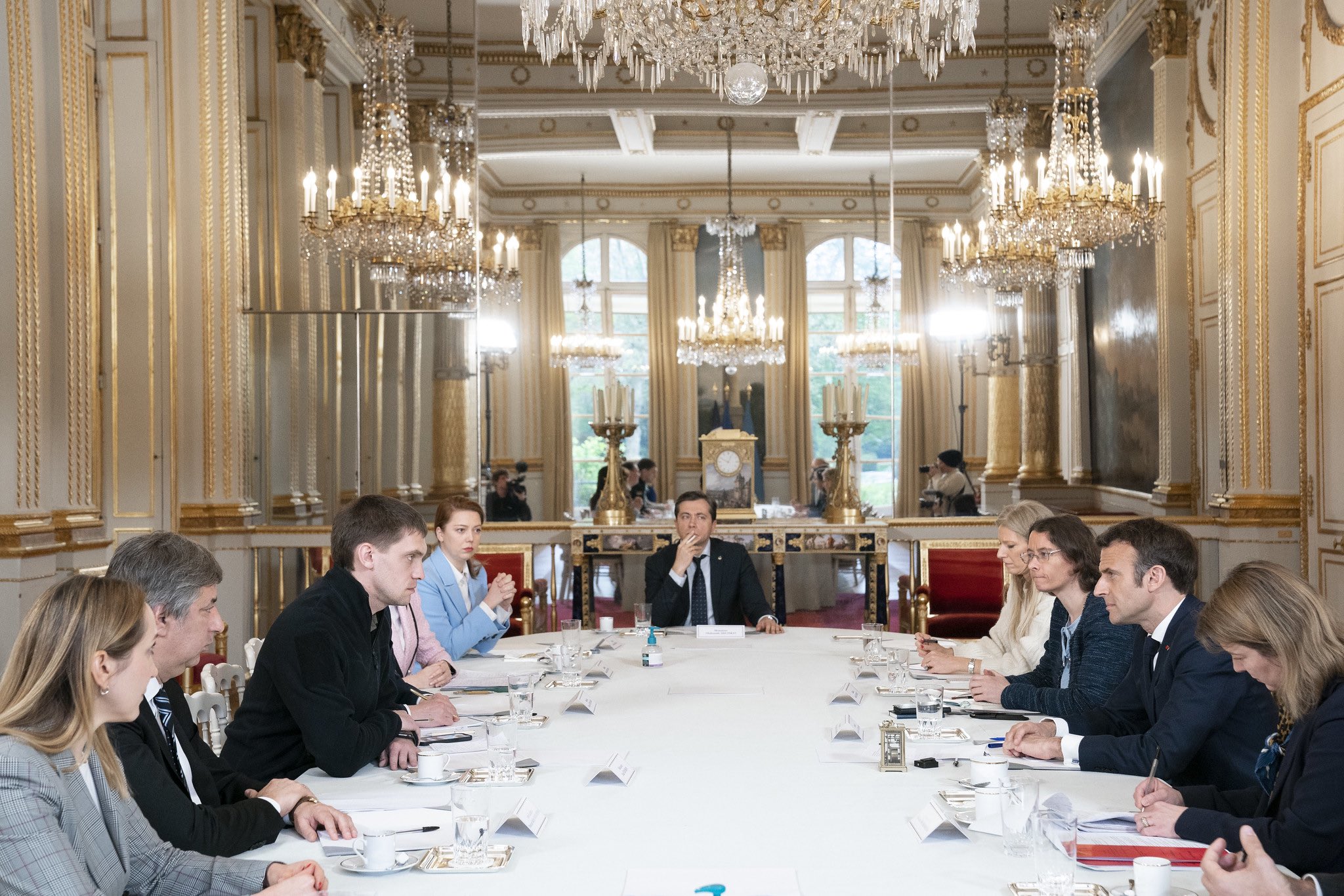 Ucraina, Macron riceve all&rsquo;Eliseo il sindaco di Melitopol che era stato rapito dai russi