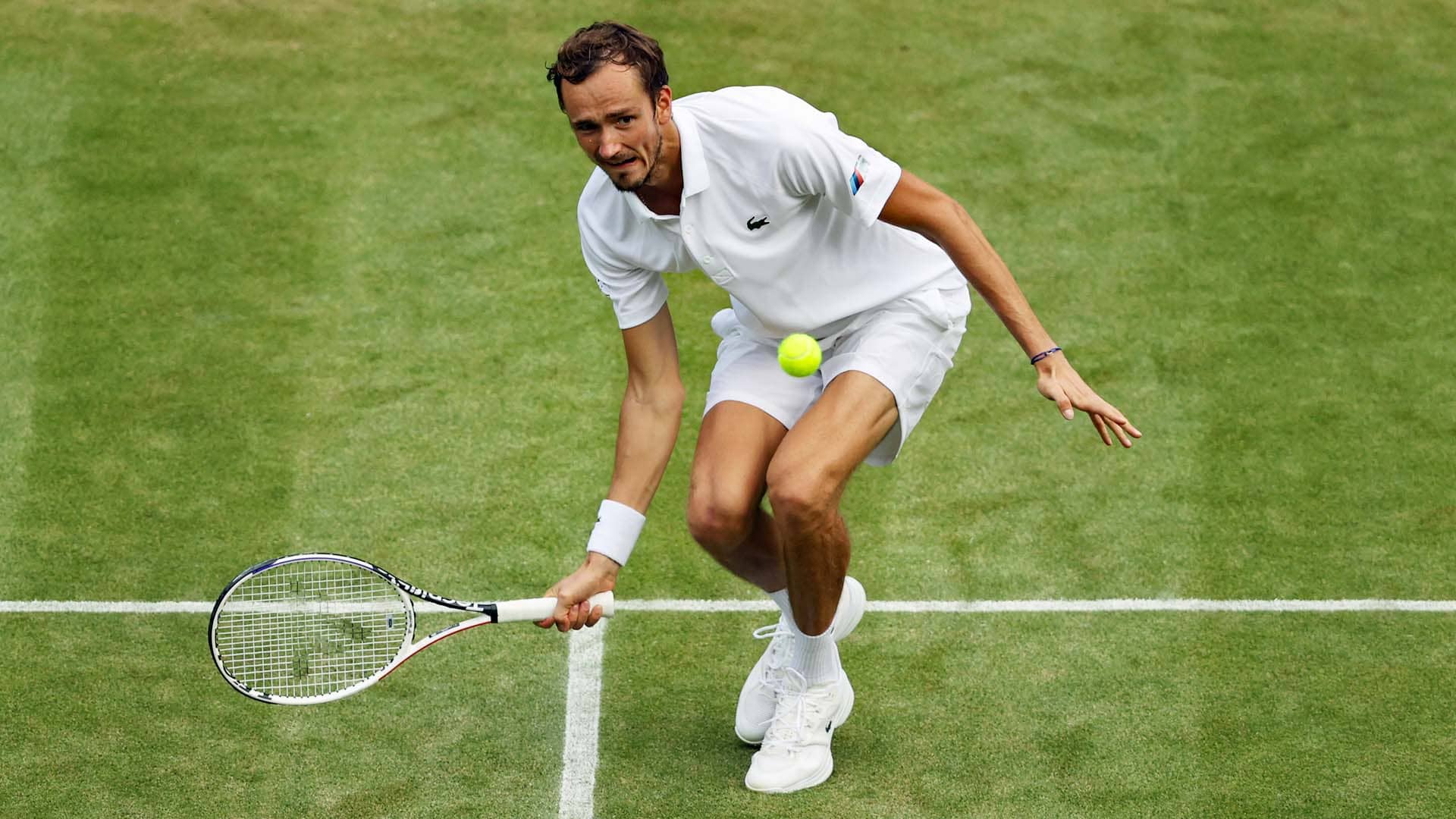 Wimbledon, ultimatum ai tennisti russi: "Si dissocino da Putin o non potranno partecipare"