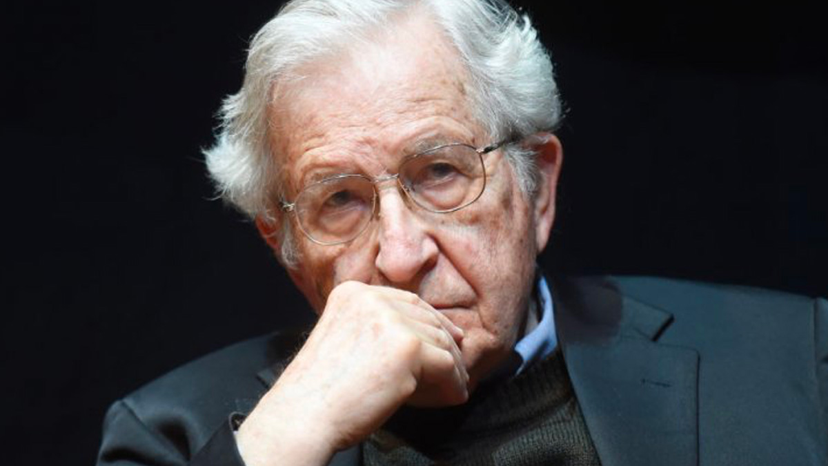 Ucraina, Chomsky critica gli Usa ma aggiunge: "La resistenza di Kiev, come i partigiani italiani"