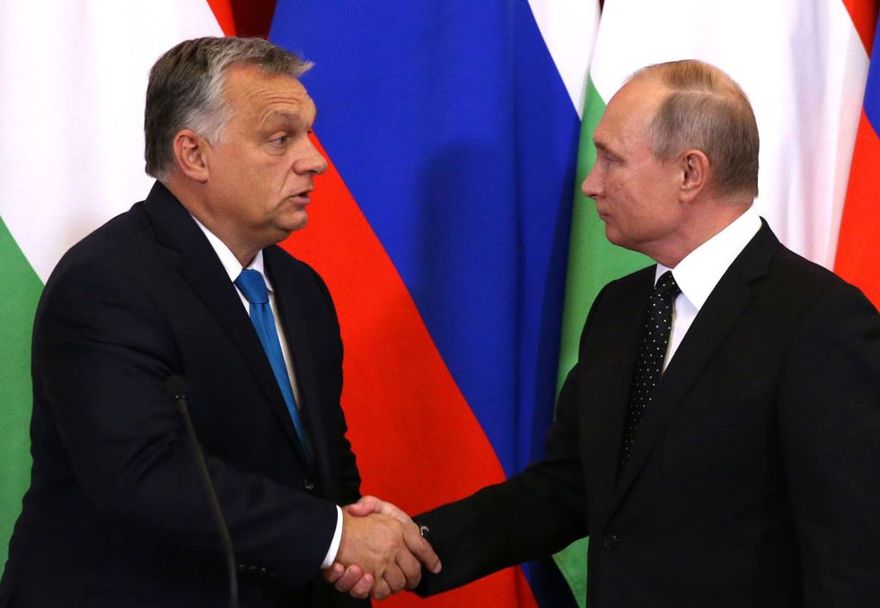Orban si inchina ai voleri di Putin: "Pagheremo petrolio e gas in rubli"