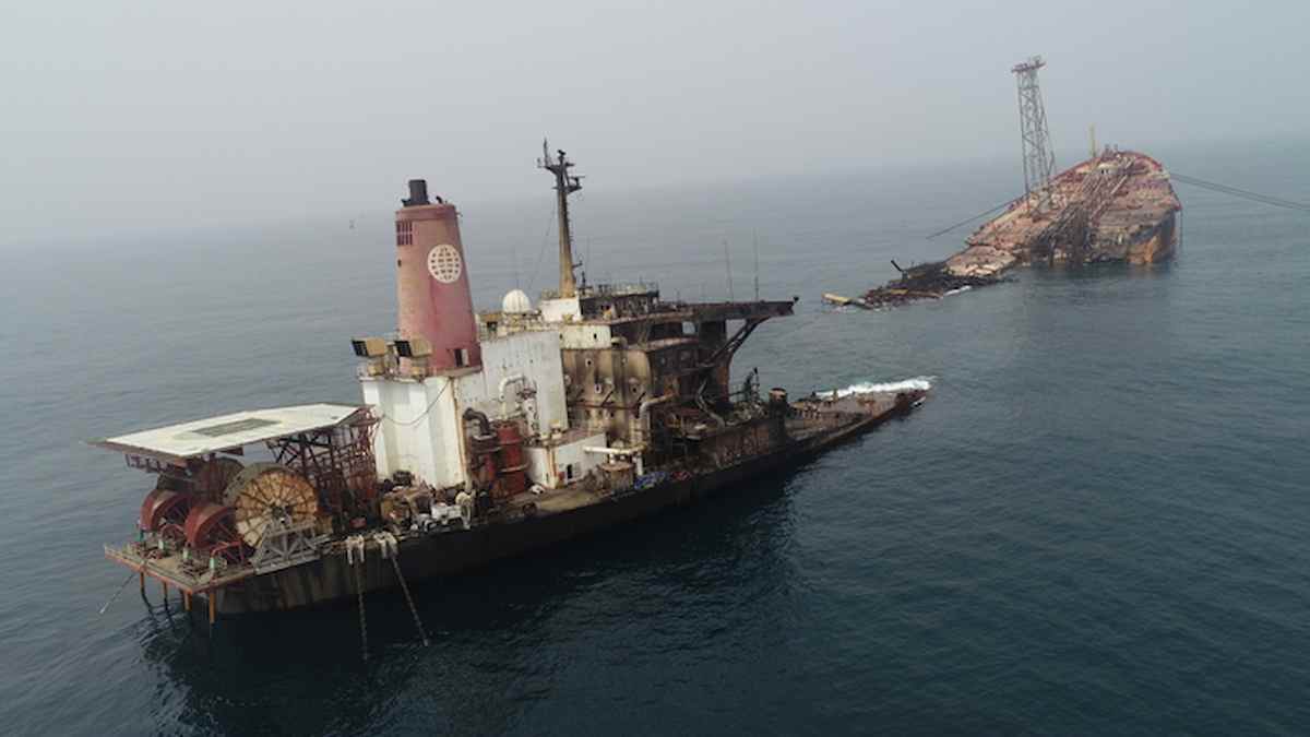 Una petroliera è affondata al largo della Tunisia con 750 tonnellate di carburante: rischio disastro ambientale