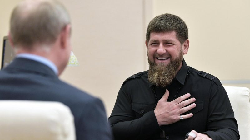 L'accusa dell'Ucraina: "Putin ha ordinato a Kadyrov di uccidere Zelensky"