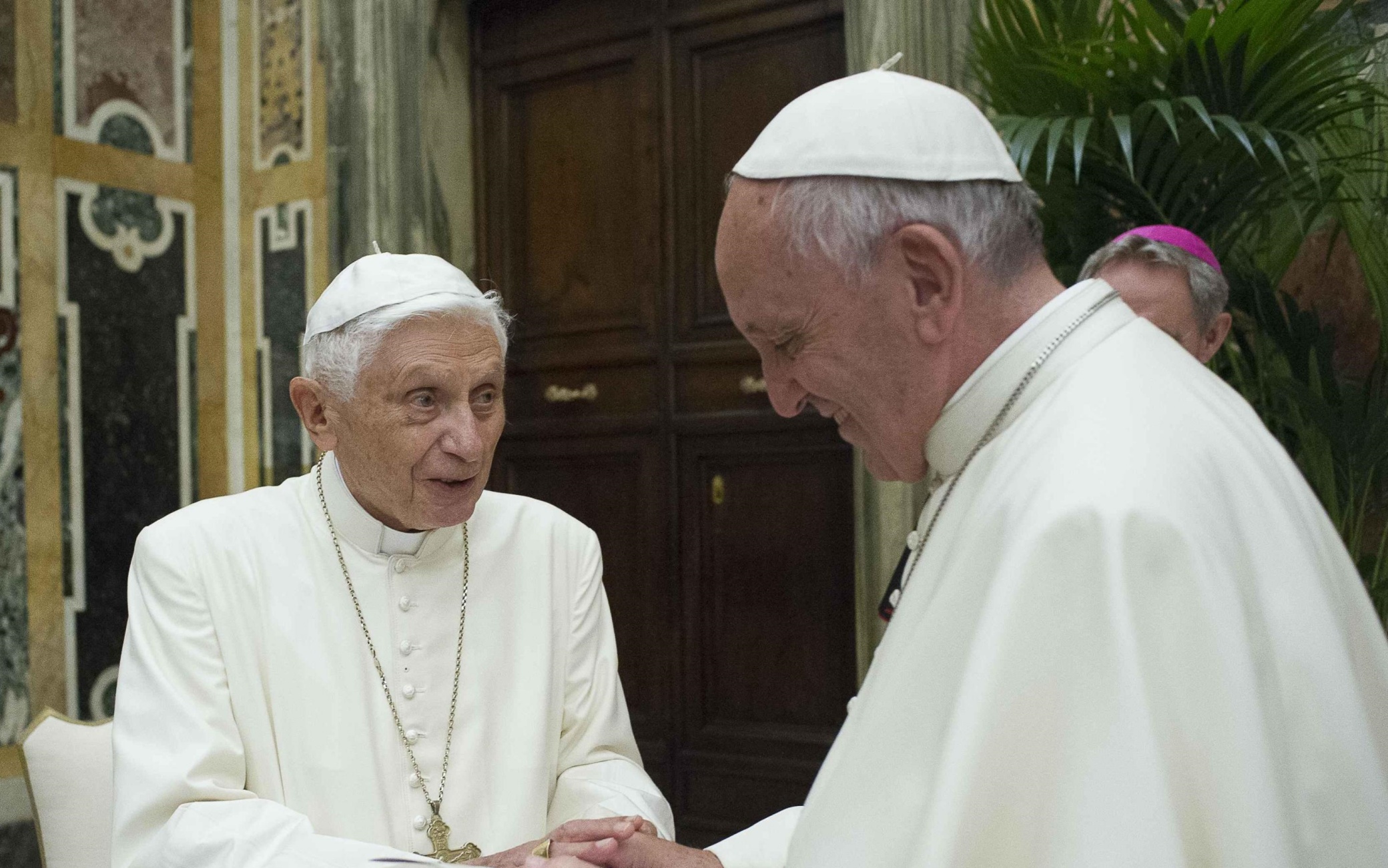 Benedetto XVI, il Vaticano: "E' lucido e vigile". Ecco le ultime notizie sul Papa emerito