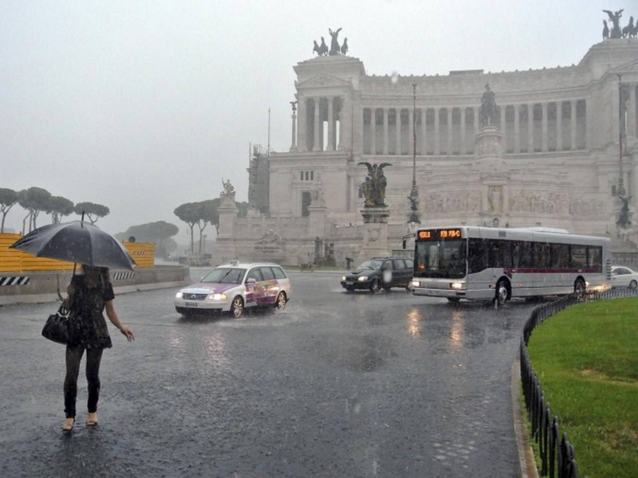 Ecco l'autunno: piogge, freddo e vento sull'Italia, in alcune regioni è allerta arancione