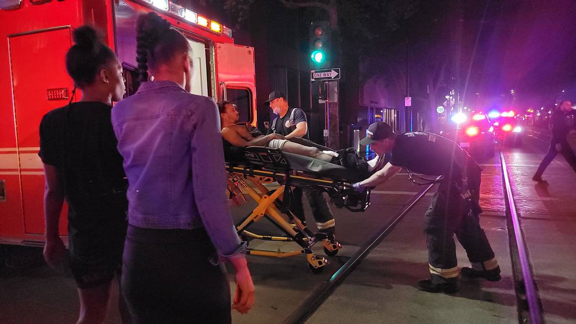 Usa, due sparatorie in 24 ore, a Sacramento e a Dallas: 7 morti e 35 feriti