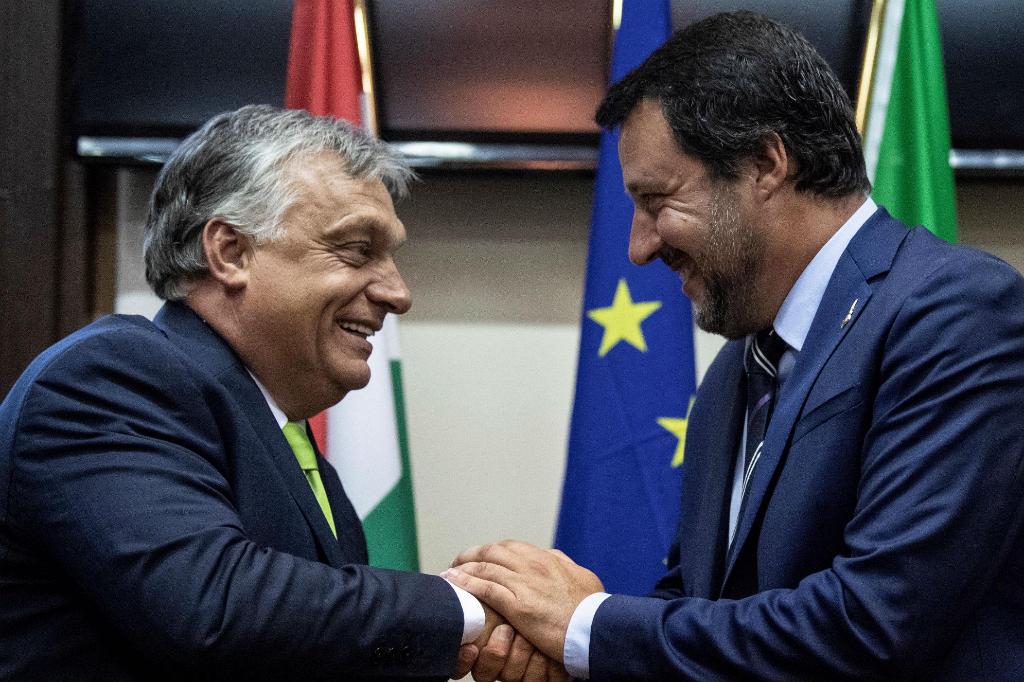 Orban vince le elezione e Salvini esulta in modo scomposto: "Hai battuto i sinistri fanatici"