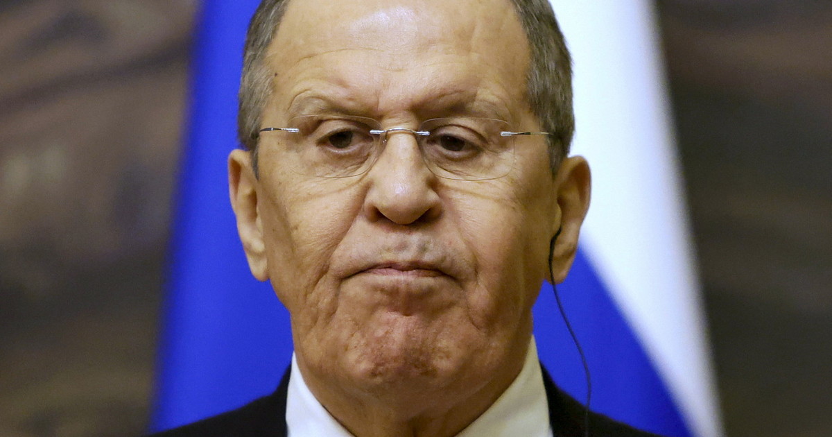 Lavrov: "Siamo costretti a minacciare l'escalation nucleare perché la Nato provoca"