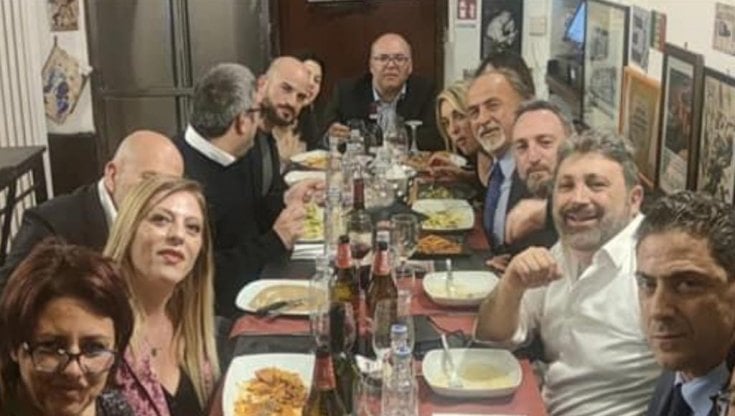 Fratelli d'Italia non si smentisce: "Pericoloso celebrare a scuola giornata sull'omofobia e la transfobia" Fratelli d'Italia non si smentisce: "Pericoloso celebrare a scuola giornata sull'omofobia e la transfobia"