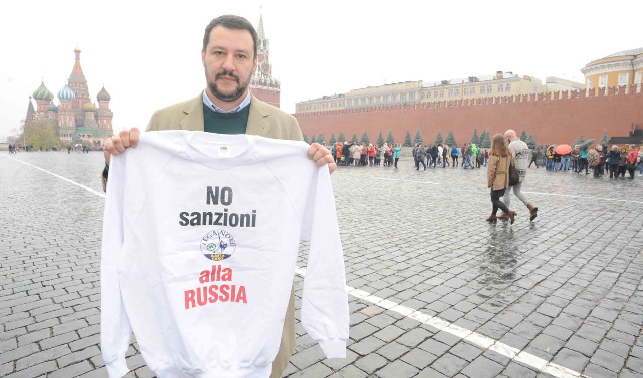 Dal Papeete al millantato Cremlino: Salvini e il cazzeggio mediatico da ridicolo "mediatore
