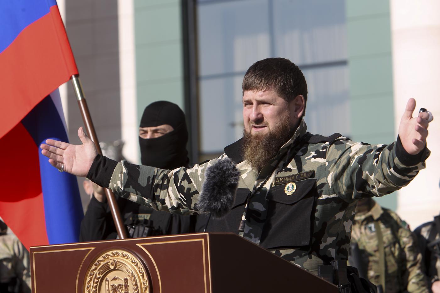 Kadyrov, lo scherano ceceno di Putin: "Vorrei la legge marziale in Russia"