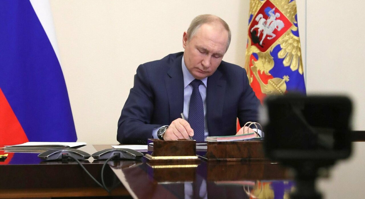 Putin dimentica che lui ha scatenato la guerra: "Le sanzioni stanno provocando la crisi globale"