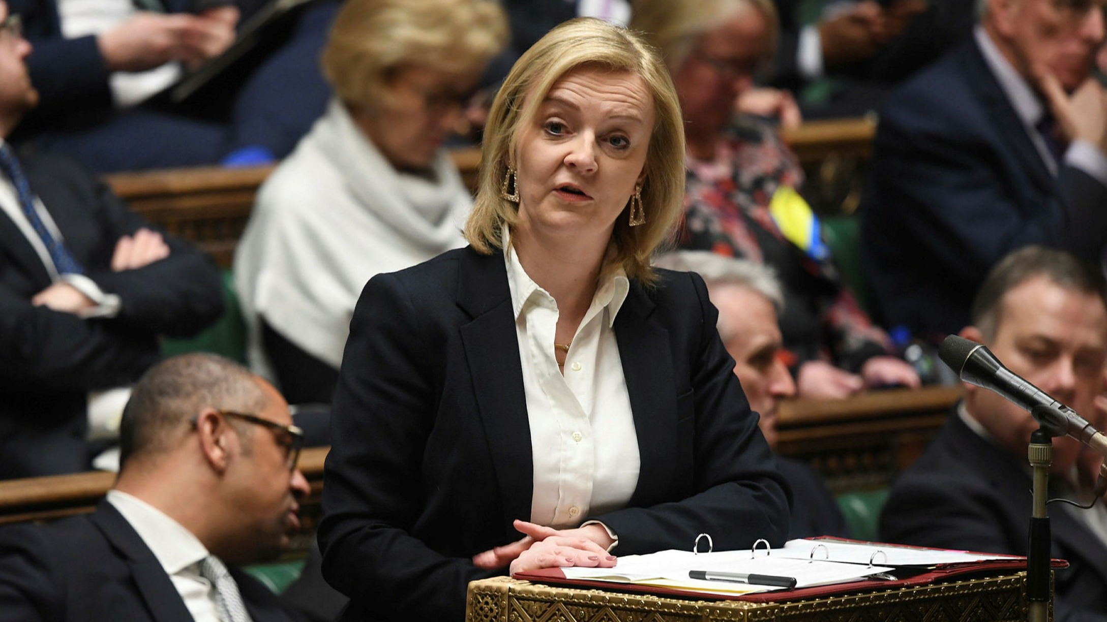 Ucraina, la ministra degli Esteri britannica: "Nessun accordo impedisce la fornitura di armi pesanti"