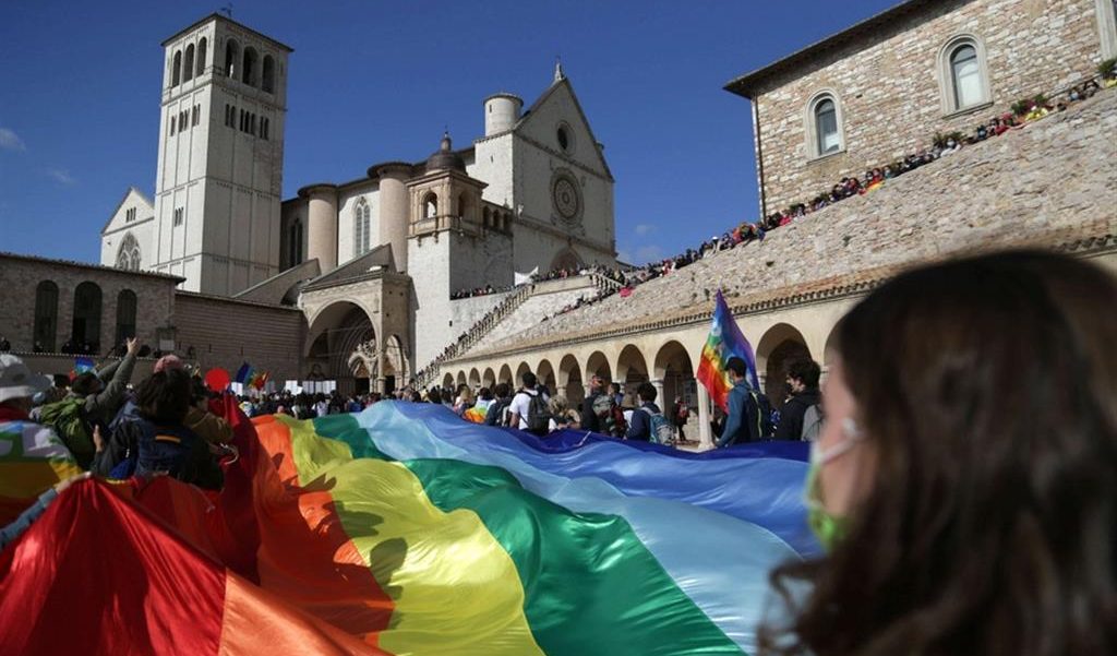 Ucraina, i pacifisti sono nella realtà delle lotte e chi li accusa di essere servitori di Putin sbaglia di grosso Ucraina, i pacifisti sono nella realtà delle lotte e chi li accusa di essere servitori di Putin sbaglia di grosso