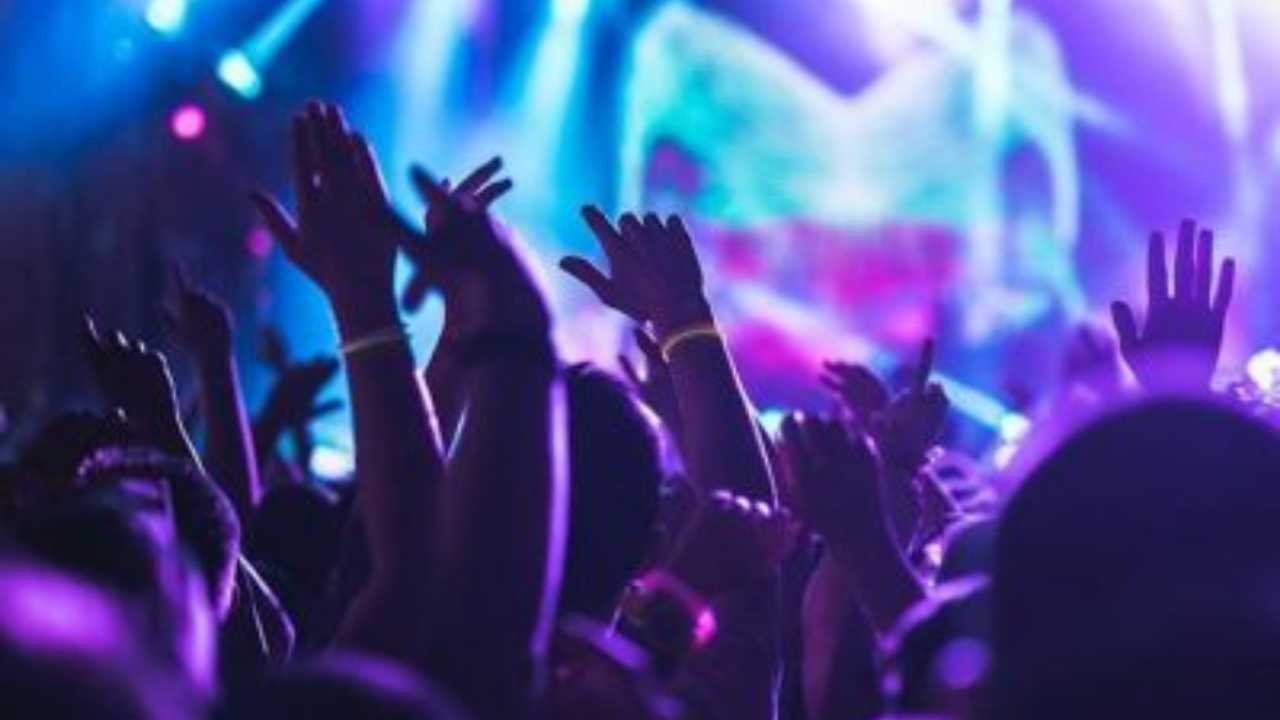 Ostia, rifiutate in discoteca perchè "troppo vestite": la denuncia di tre ragazze