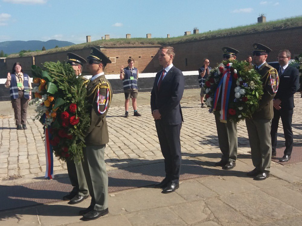 cerimonia tradizionale in onore delle vittime del nazismo a Terezin