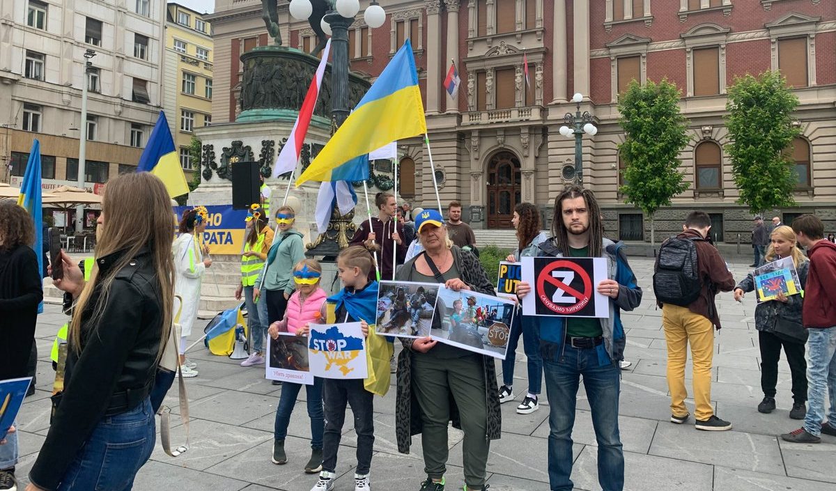 Ucraina, a Belgrado manifestazione contro la Russia: "Conflitto assurdo"