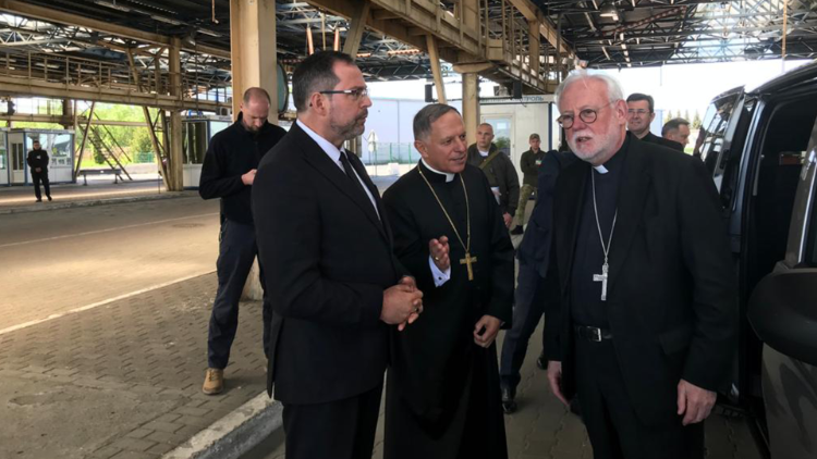 Ucraina, monsignor Gallagher arriva a Leopoli: "Sono qui in nome del Papa per la pace"