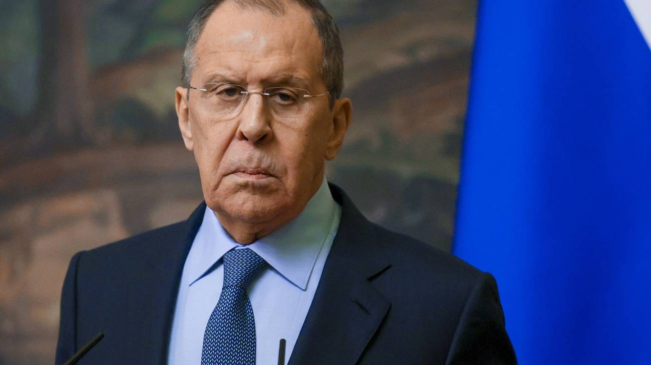 Ucraina, Lavrov minaccia ancora: "Più armi manderete, più durerà l'agonia del regime nazista"