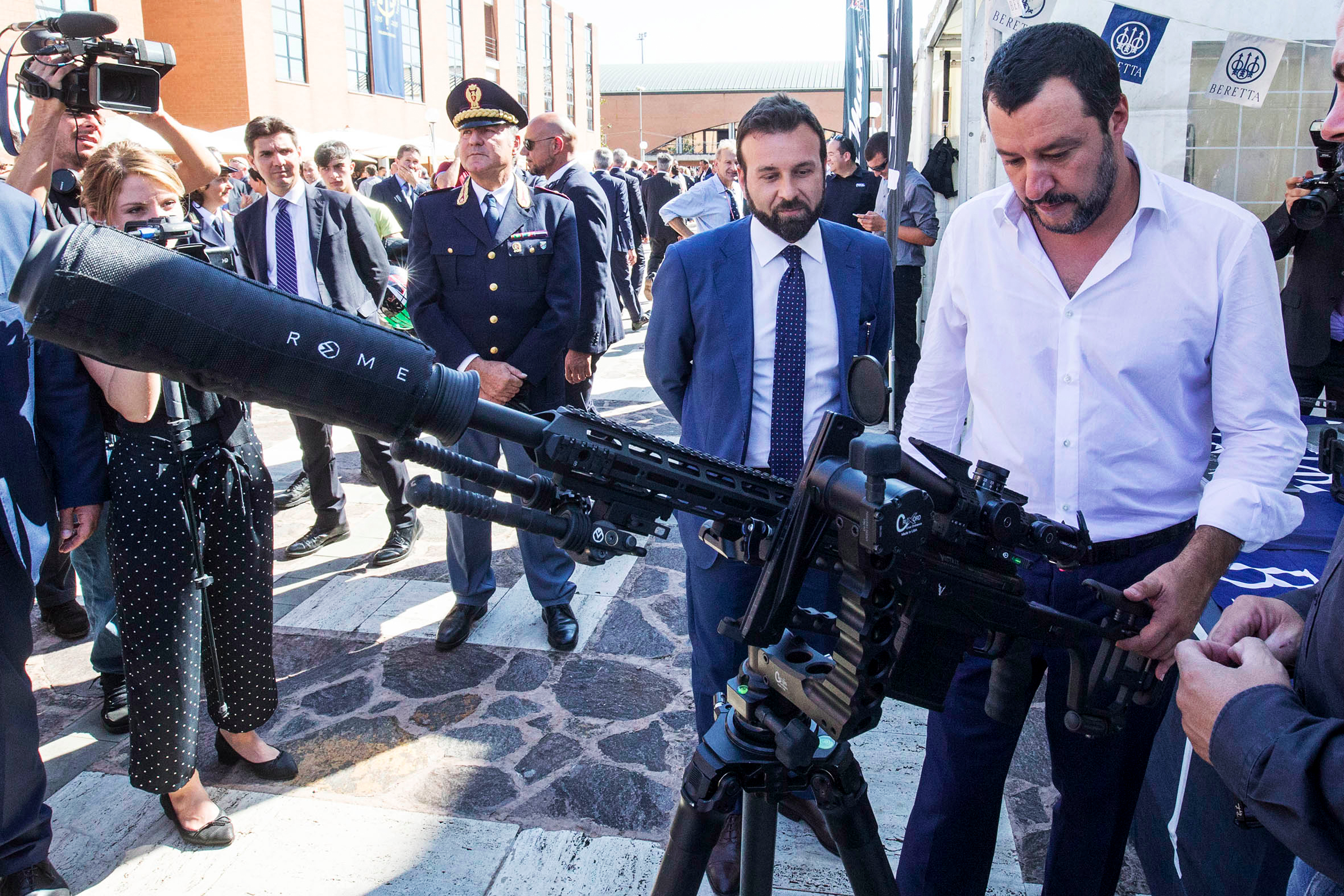 Salvini promette un futuro nero: "Con me al governo nuovo decreto sicurezza e zero clandestini"