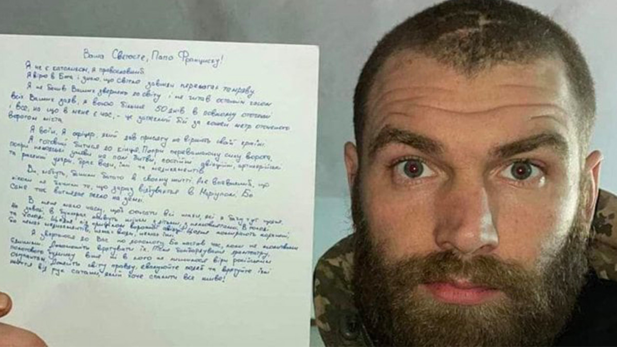 Ucraina, il soldato di Mariupol si rivolge a Elon Musk: "Aiutaci a uscire da Azovstal"