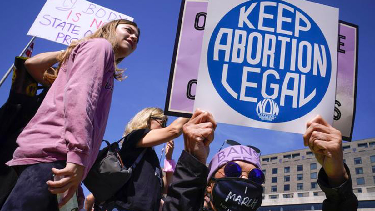 Aborto, l'Oklahoma vieta l'interruzione di gravidanza. Il governatore repubblicano: "Sono orgoglioso"