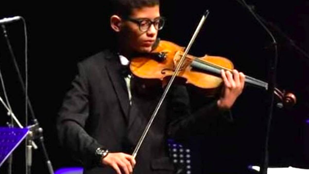 Adam Kalia, il giovane violinista prodigio che incanta la Tunisia
