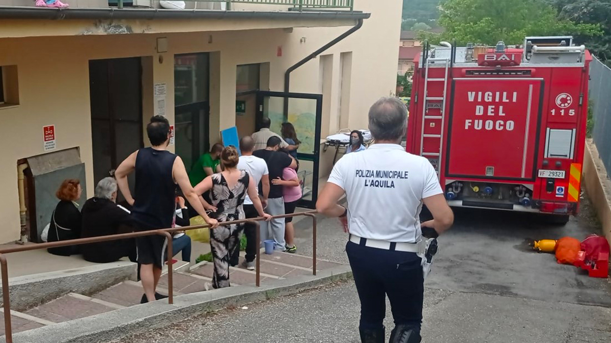 Auto travolge il cortile di un asilo a L'Aquila: 4 bambini feriti, uno è in gravi condizioni