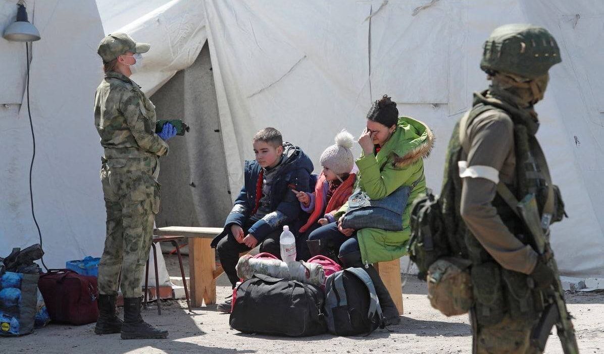 Mariupol, ripresa l'evacuazione dei civili dall'acciaieria Azovstal: ecco le foto