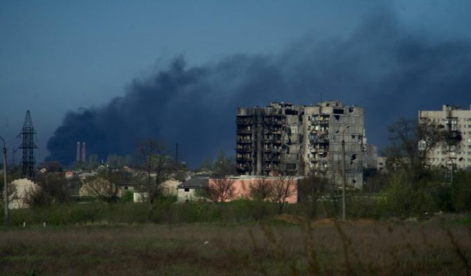Mariupol, allarme rosso: "I russi pianificano l'uso di armi chimiche sull'acciaieria Azovstal dall'11 maggio"