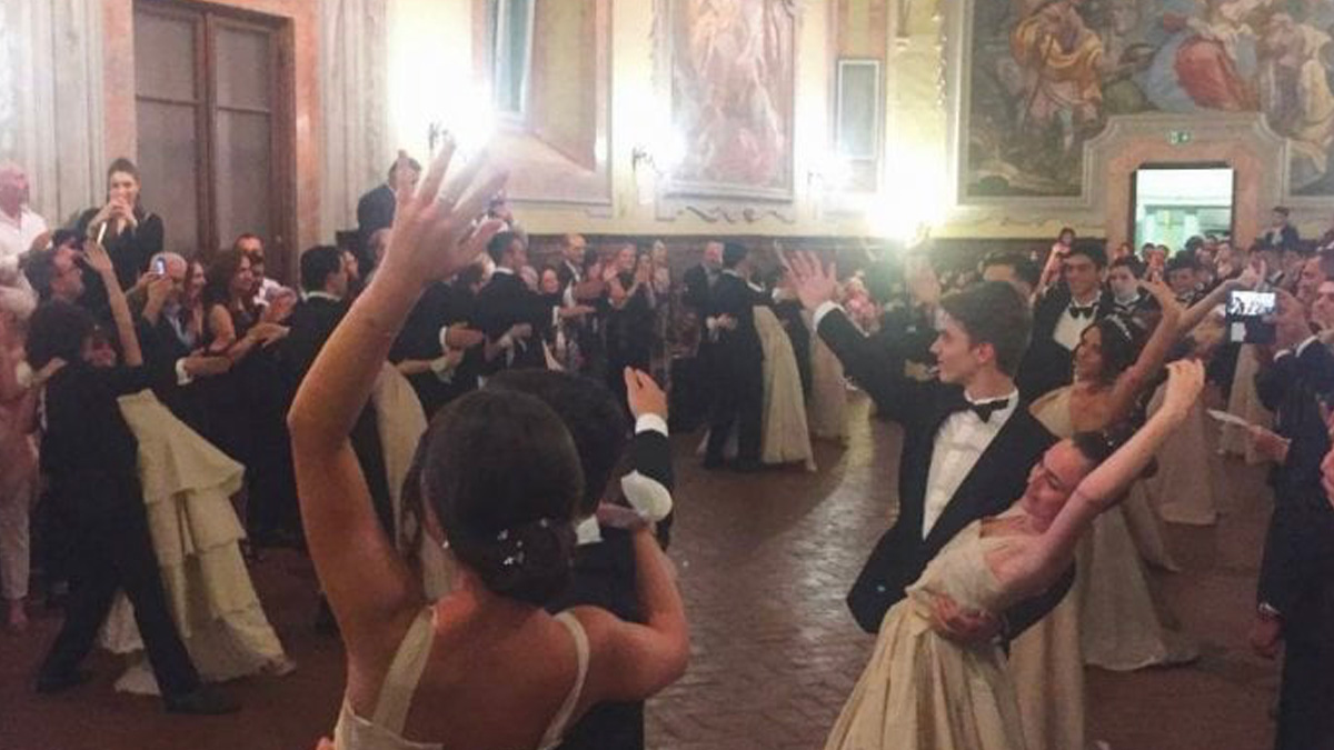 Coppie Lgbt escluse dal ballo delle debuttanti: polemica in un liceo di Prato