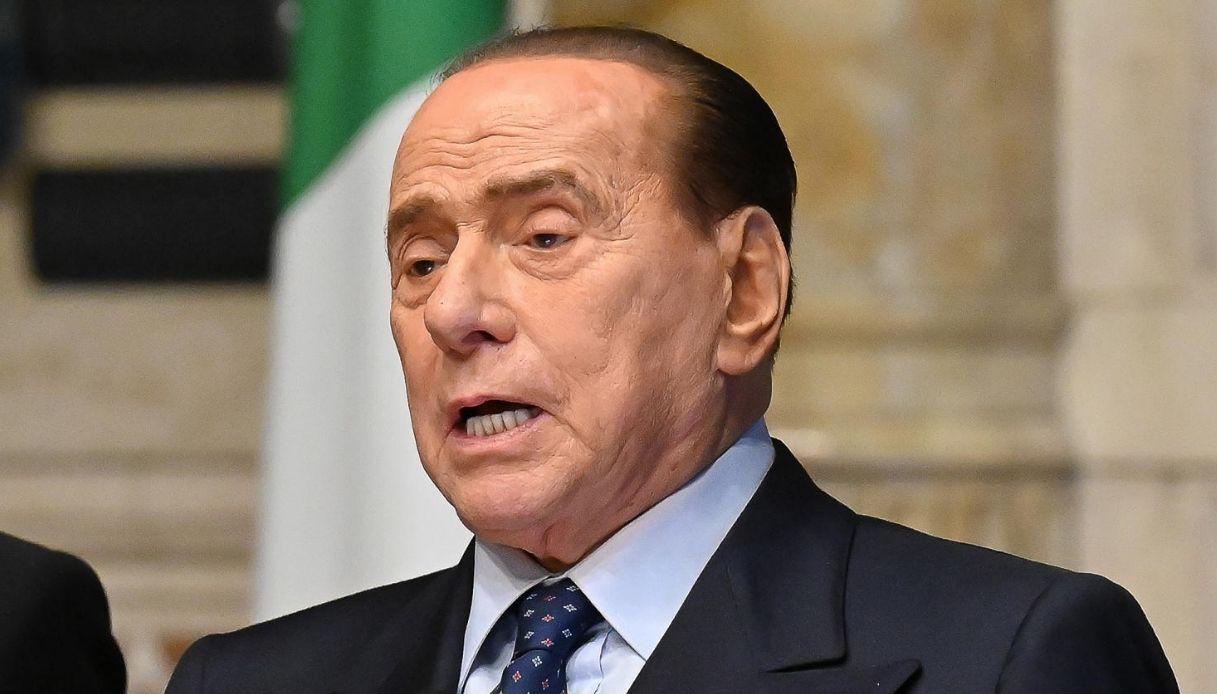 Berlusconi fa la vittima e dimentica il suo passato: "La sinistra sa solo insultare e demonizzare"