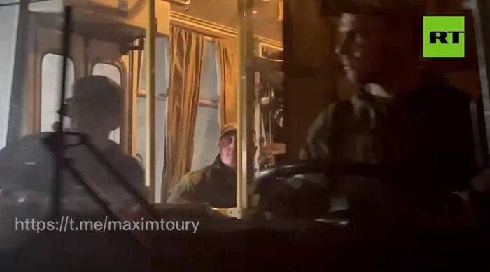 Mariupol, dall'Azovstal evacuati i soldati feriti. Zelensky "Sono eroi e ci servono vivi". Ecco le immagini