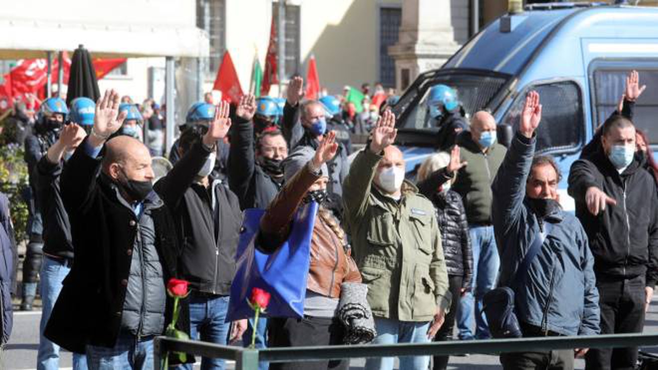 A Dongo autorizzata la commemorazione fascista della fucilazione di Mussolini: la protesta dell'Anpi