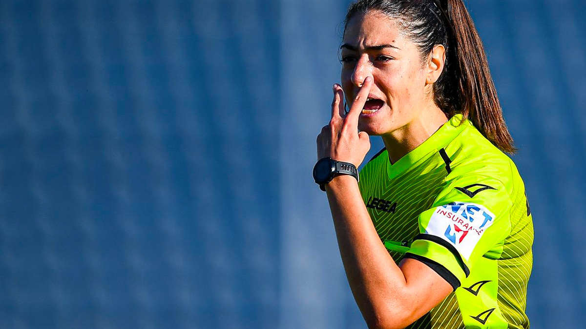 Serie A, un arbitro donna per la prossima stagione: chi è Maria Sole Ferrieri Caputi, 32enne di Livorno