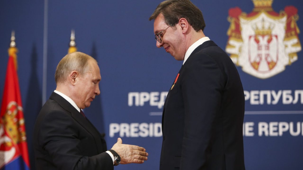 La Ue: "La Serbia è in una posizione difficile, per questo non sanziona la Russia"