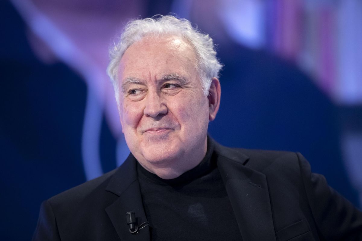 Santoro appoggia Salvini: "Sta facendo qualcosa per la pace e viene massacrato da tutti" Santoro appoggia Salvini: "Sta facendo qualcosa per la pace e viene massacrato da tutti"