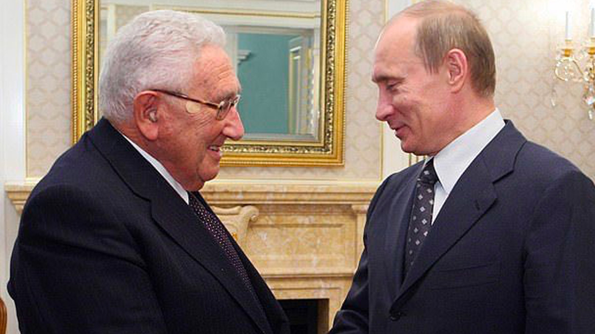 Ucraina, il consigliere di Zelensky: "Per fortuna dalla trincea non abbiamo tempo per ascoltare Kissinger"