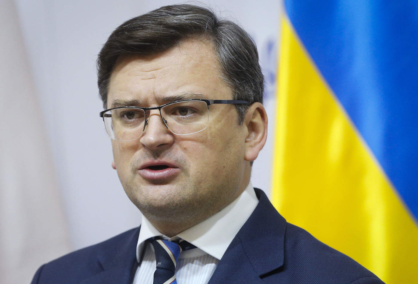 Ucraina, Kuleba indignato: "La Russia ricatta il mondo chiedendo la revoca delle sanzioni per sbloccare il grano"