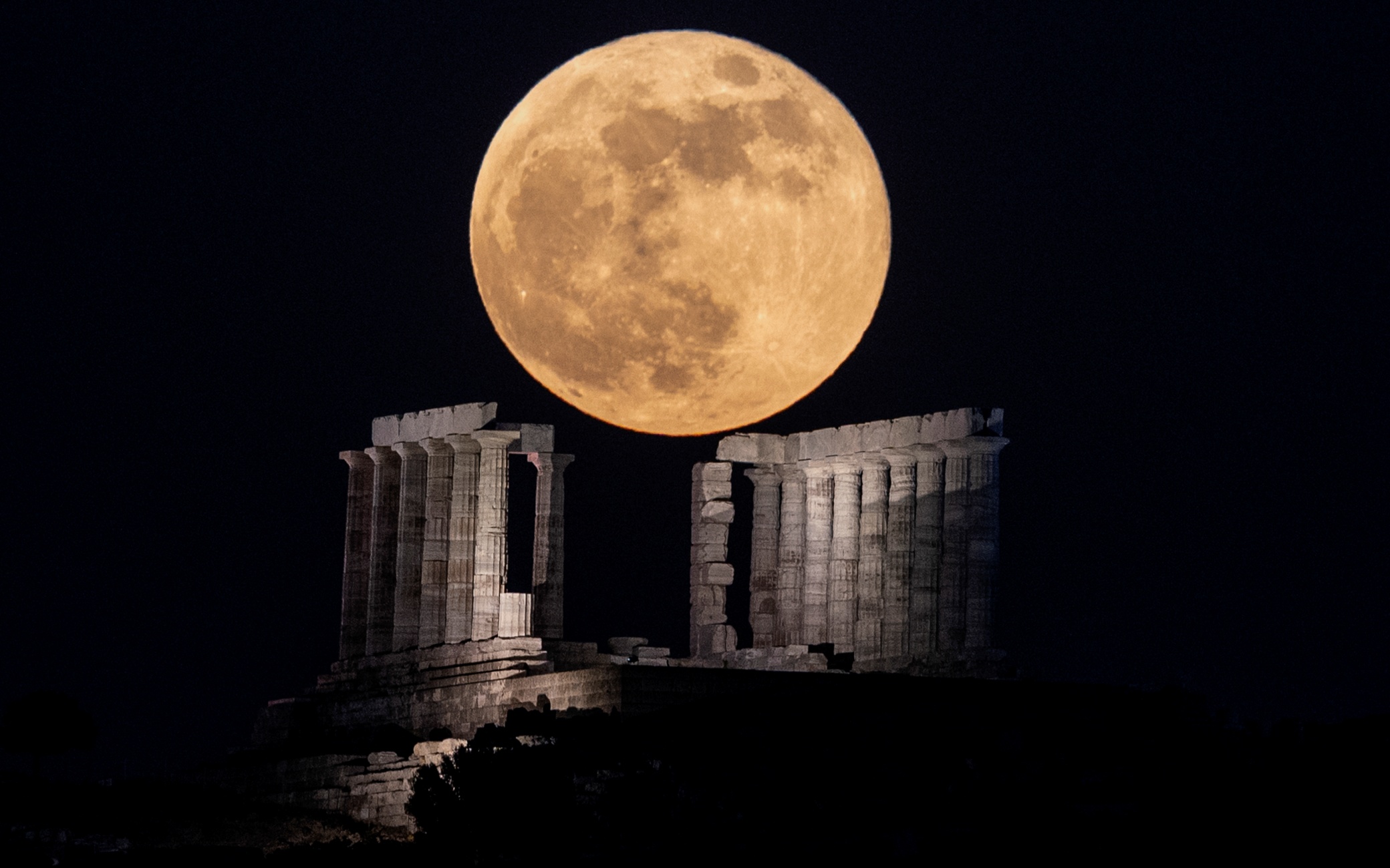 Eclissi lunare, le foto più belle della Superluna Rossa (ma in Italia non si è vista)
