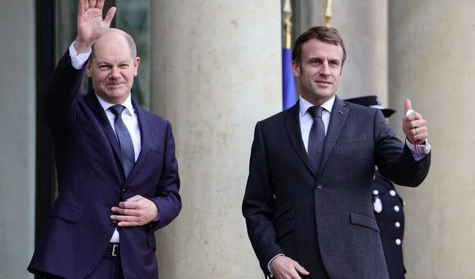 Vertice franco-tedesco sull'energia: lunedì Macron da Scholz per parlare del gas russo
