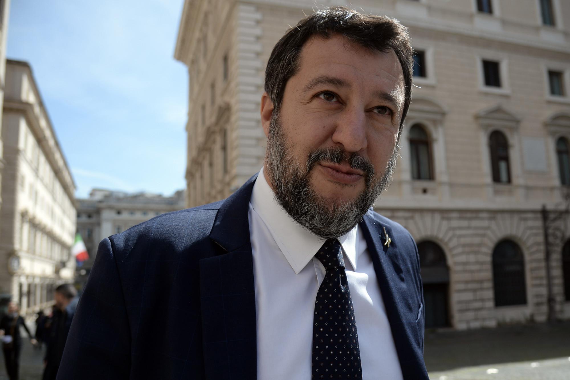 Salvini usa il pacifismo per non scontentare Putin: "No ad allargare la Nato"