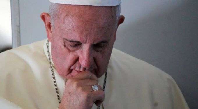 Papa Francesco si scaglia contro le fake news: "L'informazione sia pulita, onesta e completa"