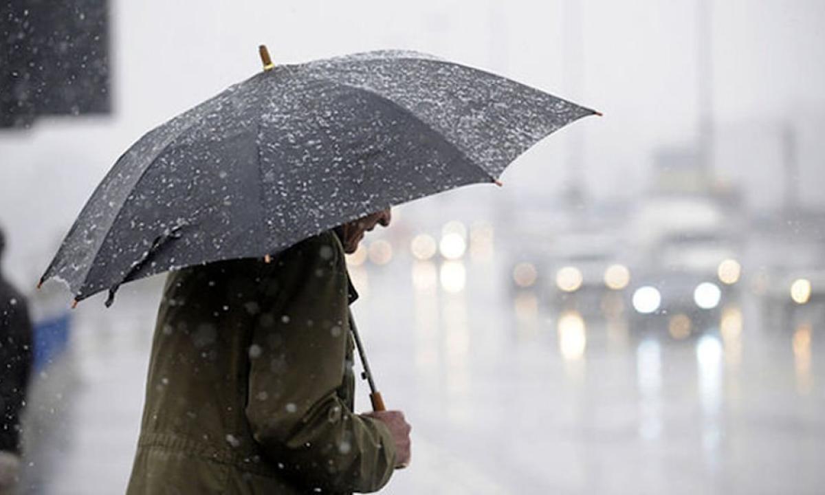 Pioggia, vento e neve sull'Italia: ecco dove e quando bisognerà aprire l'ombrello e coprirsi di più...
