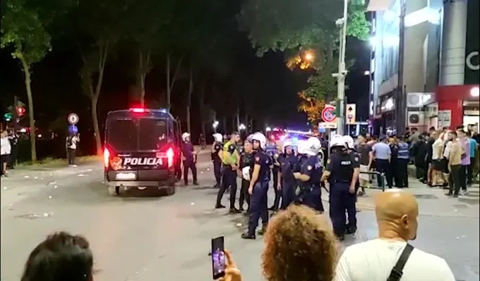 Tirana, scontri tra tifoserie di Roma e Feyenoord e polizia: due italiani in ospedale
