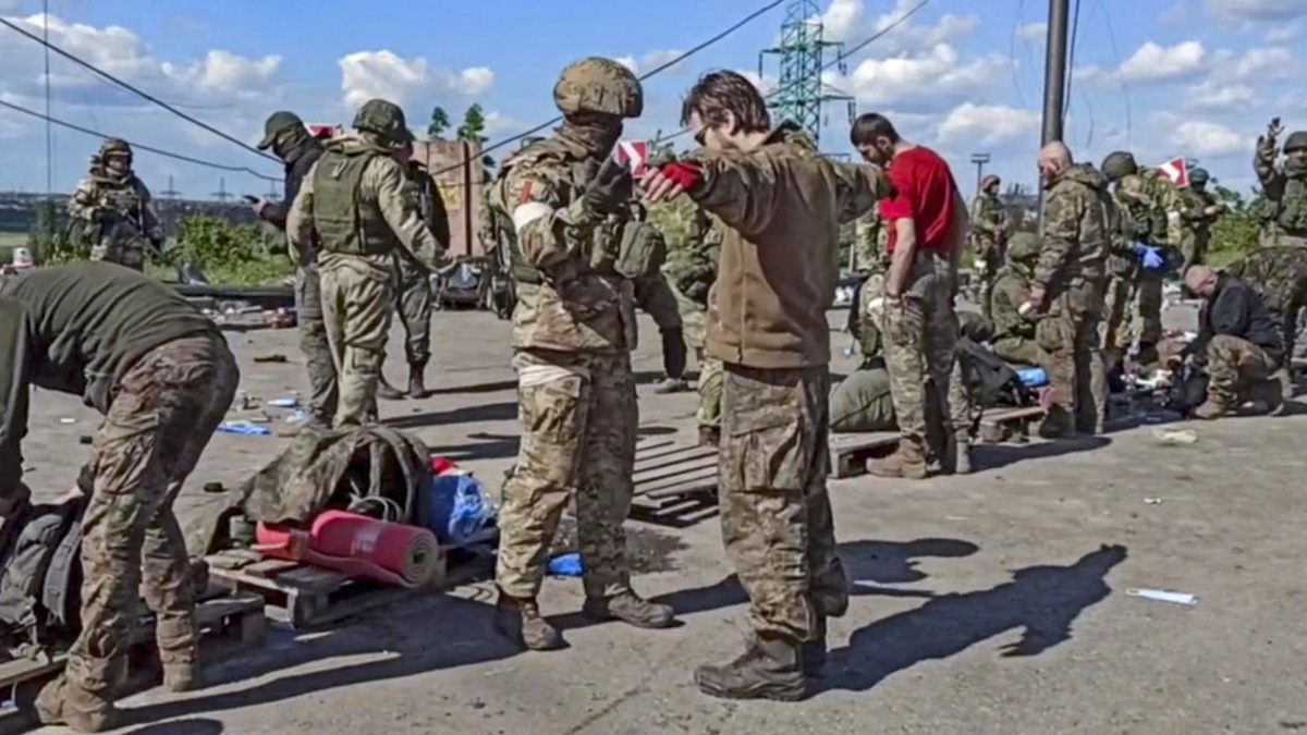 Ucraina, la Russia frena sullo scambio di prigionieri: "Prima siano processati i soldati di Kiev"