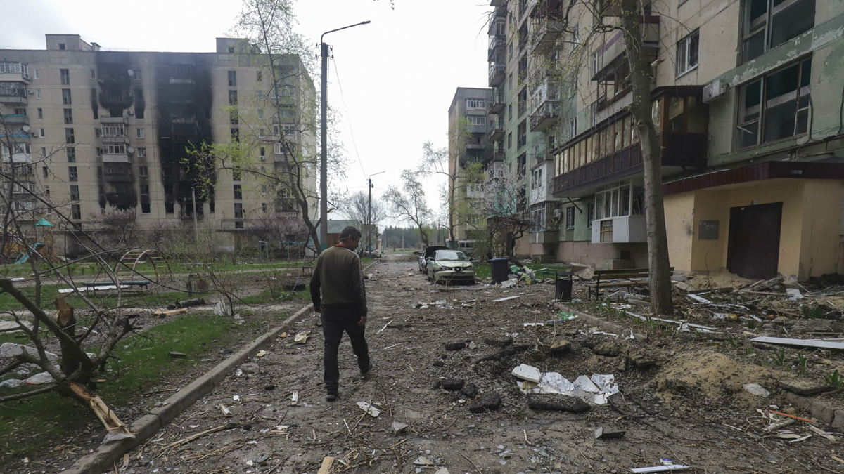 Ucraina, Severodonetsk al centro del conflitto. Zelensky denuncia: "Muoiono 100 ucraini al giorno"