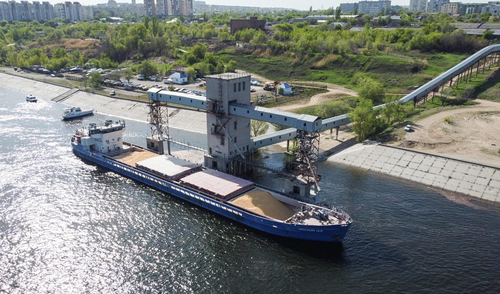 Ucraina, una nave russa carica di grano ha lasciato il porto di Karasu in Turchia